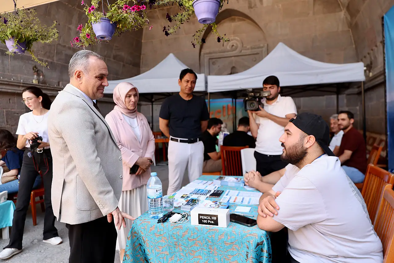 ERÜ Rektörü Altun'dan üniversite adaylarına tercih desteği