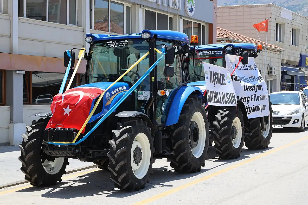 Yahyalı'da tarımın gücü artıyor! 2 yeni traktör sahada