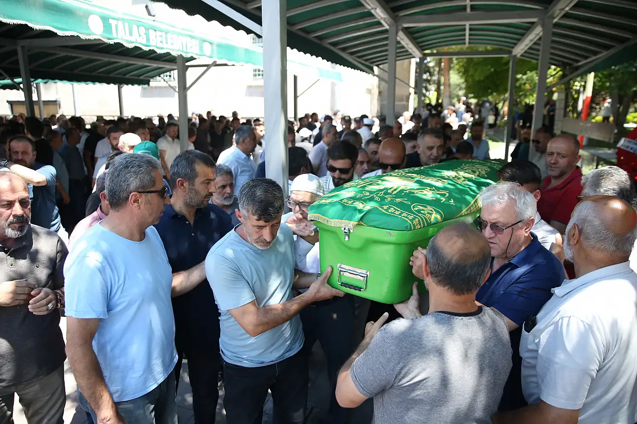 Anne ve sekiz aylık bebeği Kayseri'de toprağa verildi