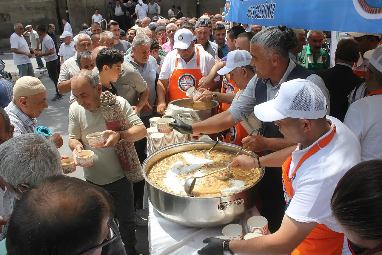 Kayseri'de ücretsiz dağıtıldı, vatandaşlar akın etti, kuyruklar oluştu