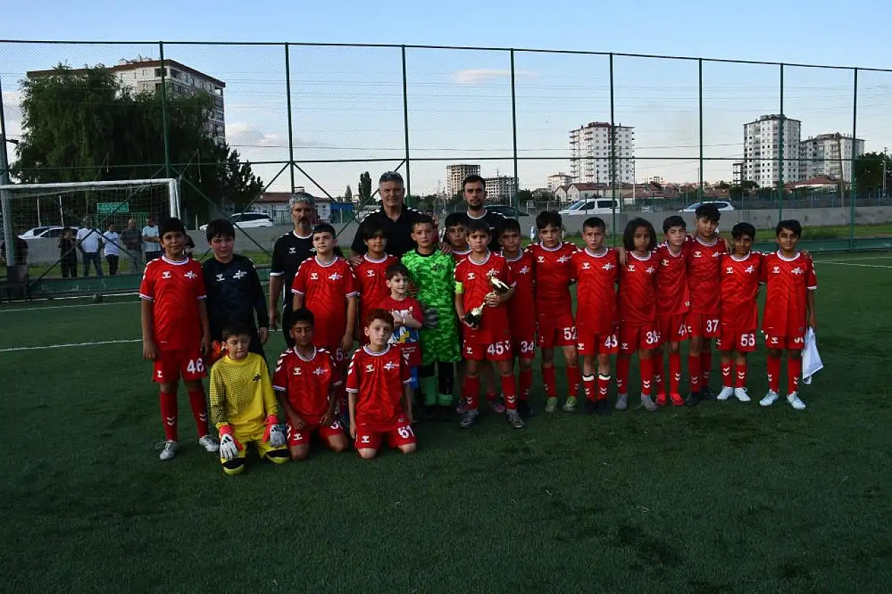 U11'de mutlu son: Melikgazi Belediyespor şampiyon!