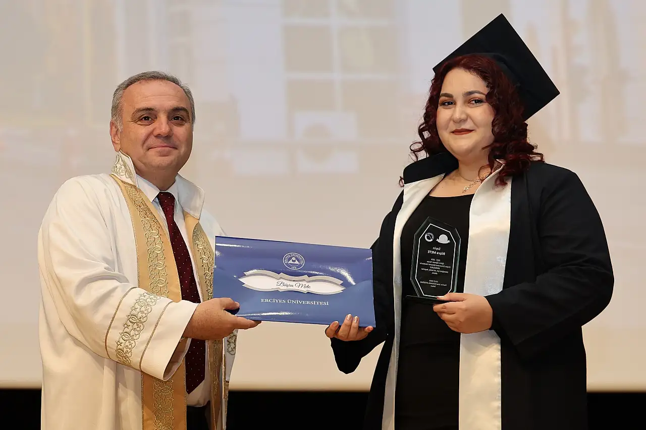 Erciyes Üniversitesi'nde mezuniyet heyecanı!