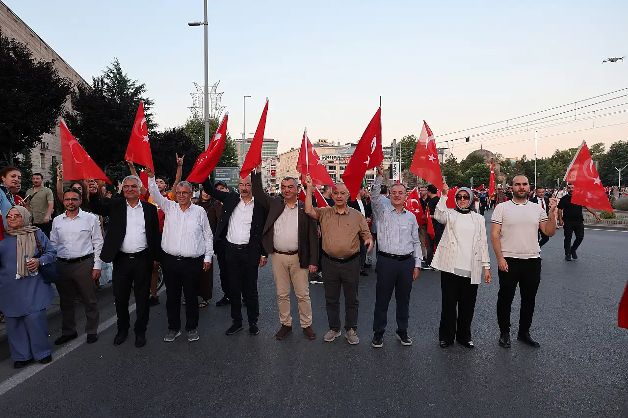 Bilal Özdoğan demokrasi nöbetine katıldı