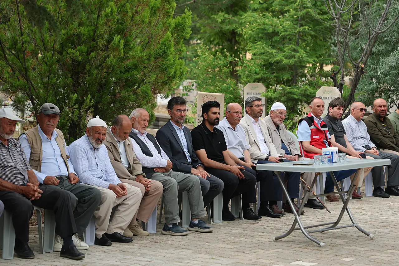 Mezar taşında bir doktor önlüğü! Tam 4 yıl oldu