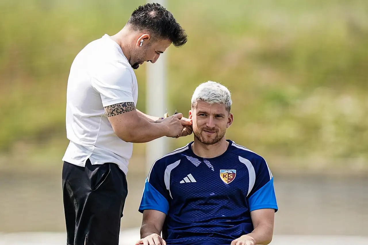 Kayserispor oyuncularından renkli görüntüler