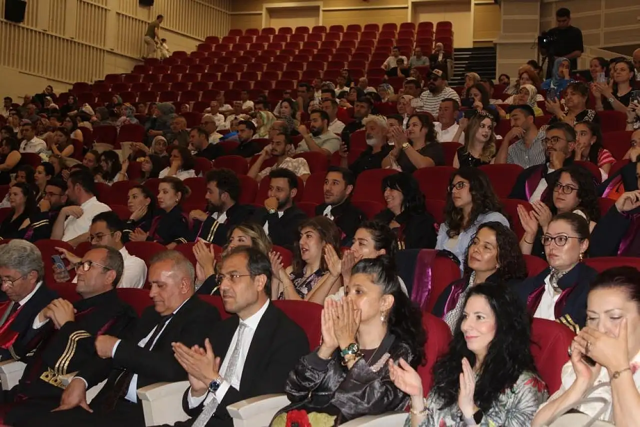 Kayseri'de yeni eczacılar yetişti! Tören gerçekleşti