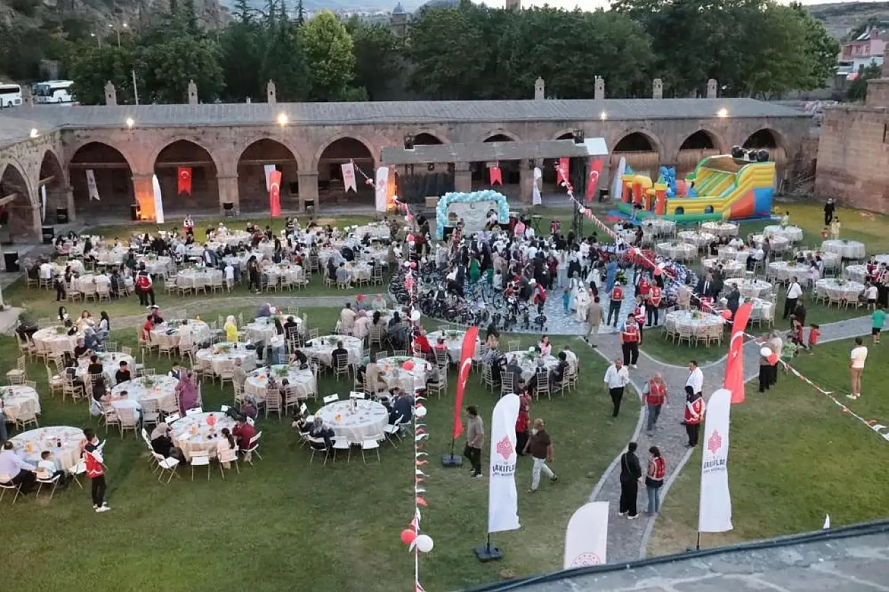 Kayseri'de sünnet düğünü gerçekleştirdi: Gelenek görenek unutulmadı!