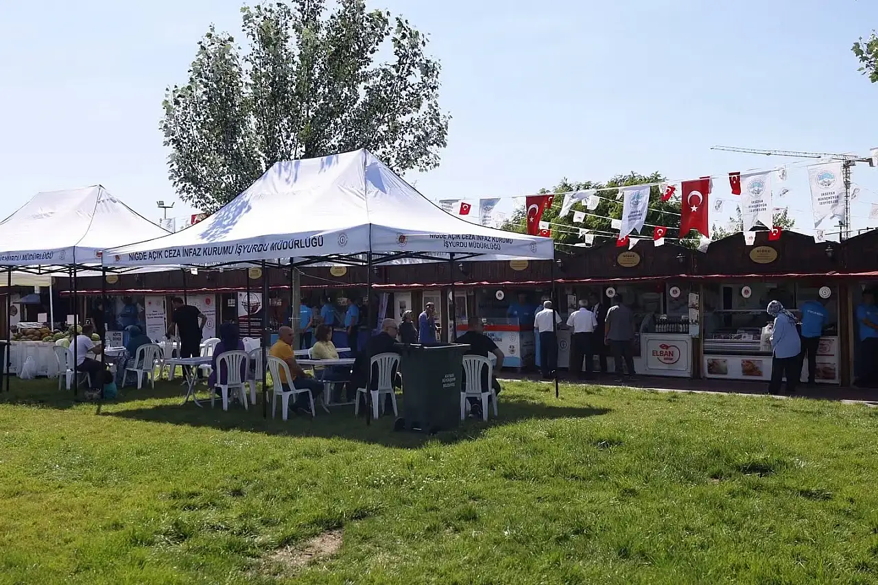 Kayseri'de ceza infaz kurumu atölyeleri halka açıldı