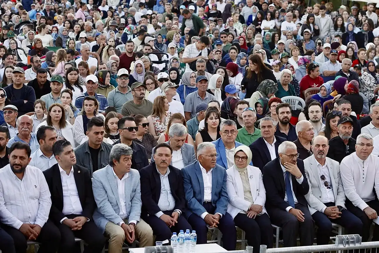 Başkan Memduh Büyükkılıç, Kayseri'de kültürel coşkuya ortak oldu
