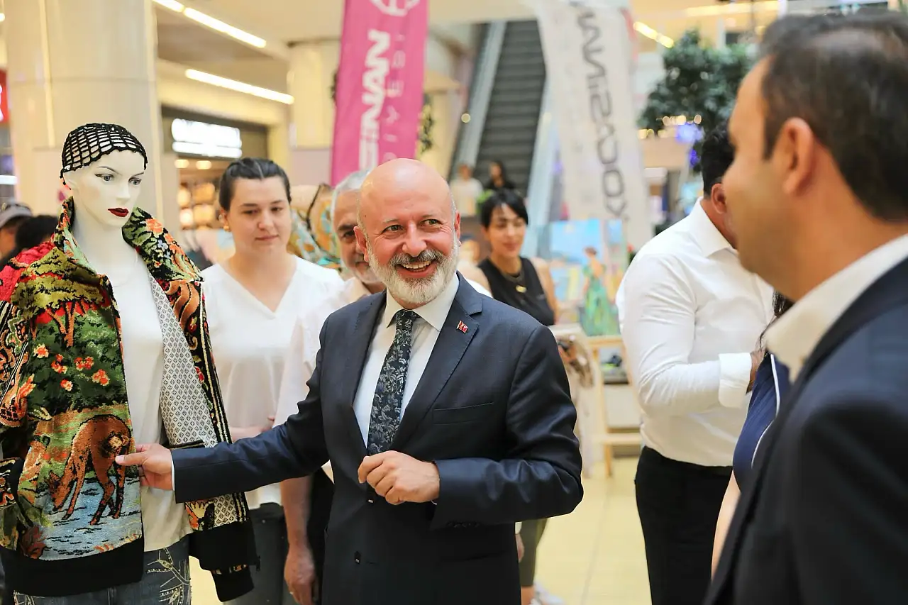 Kocasinan Belediyesi kursiyerleri eserlerini sergiledi