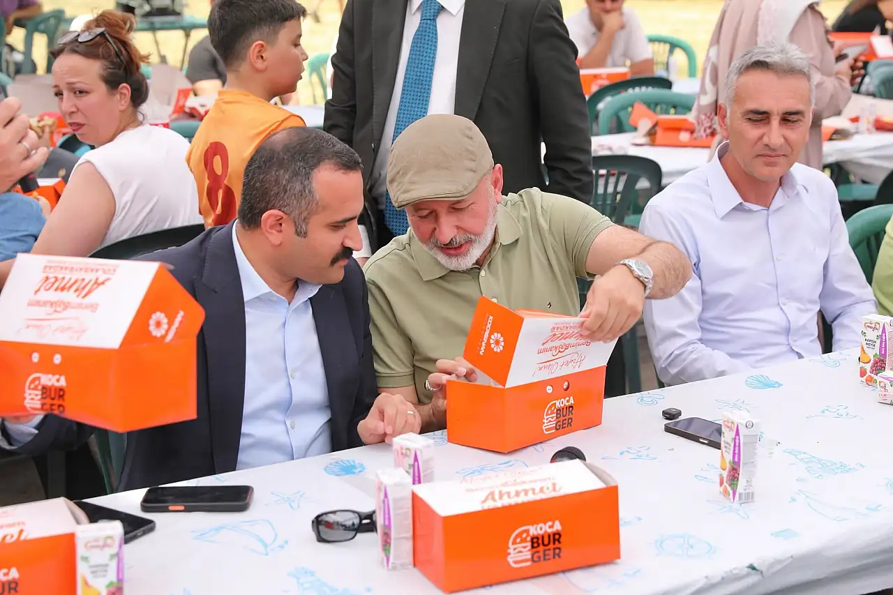 Başkan Çolakbayrakdar Koca burger etkinliğine katıldı!
