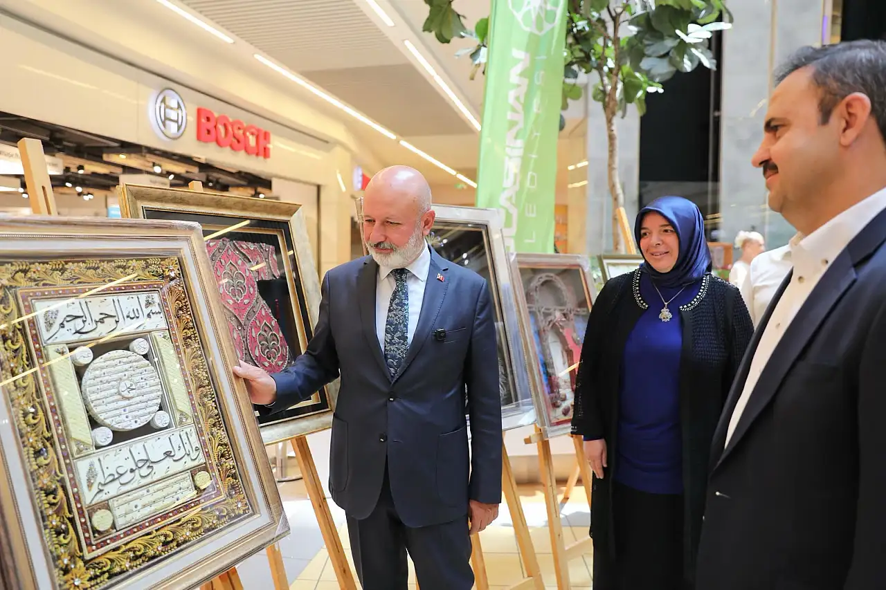 Kocasinan Belediyesi kursiyerleri eserlerini sergiledi