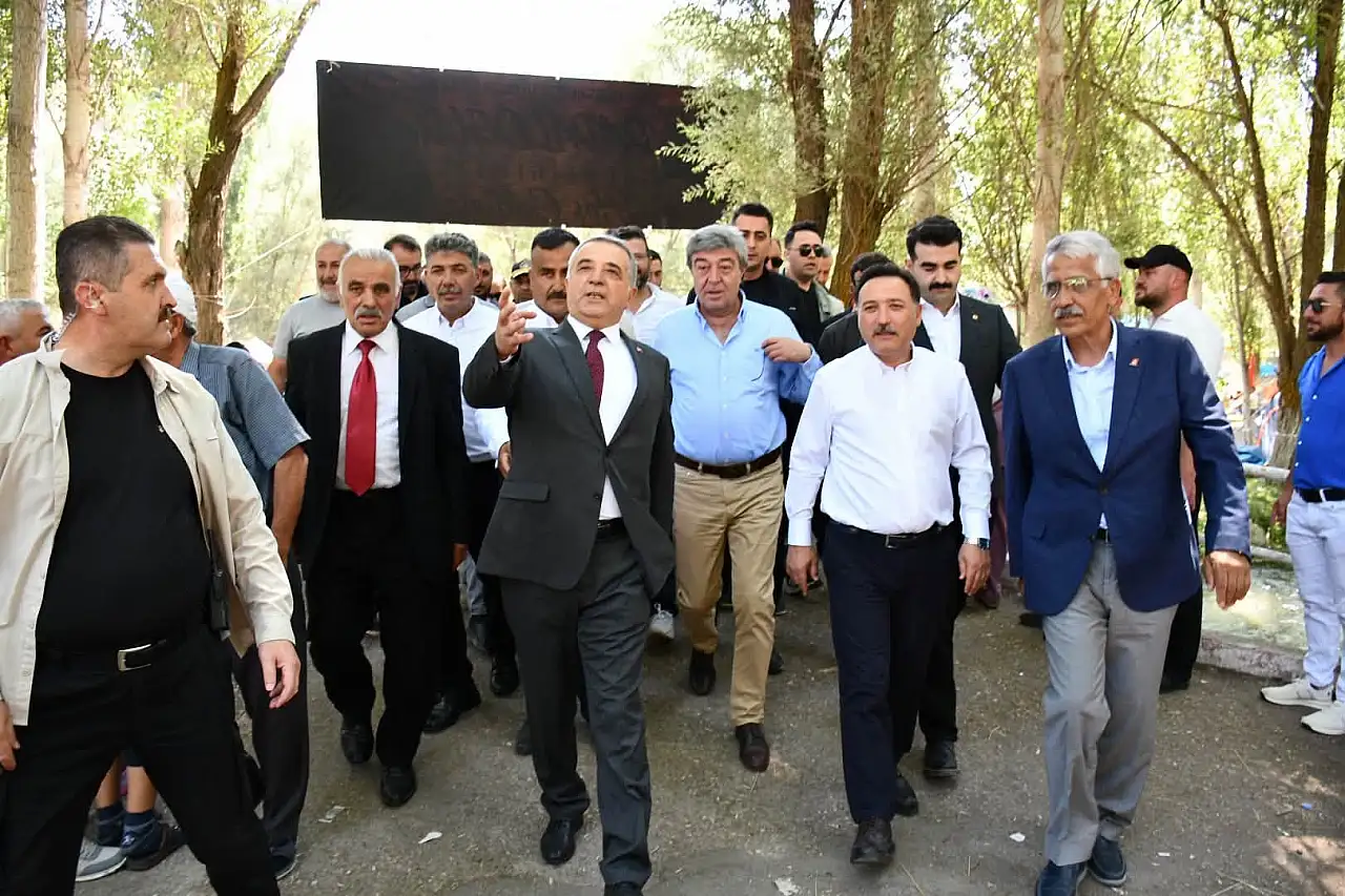 Kayseri'de binlerce kişi orada buluştu! Türküler ve halaylar geceye damga vurdu