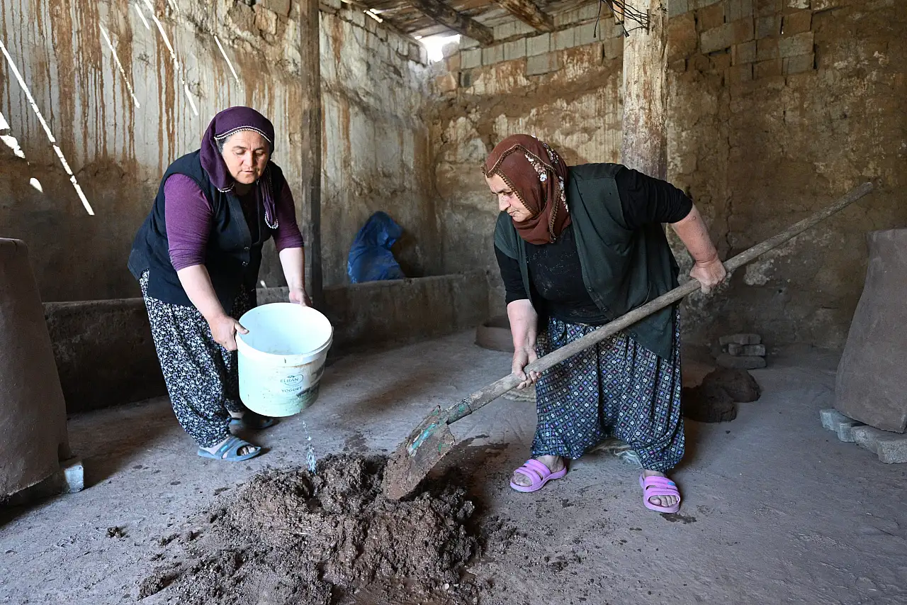 Kayseri'de kadınlar üretiyor: İnşaat işinden zor!