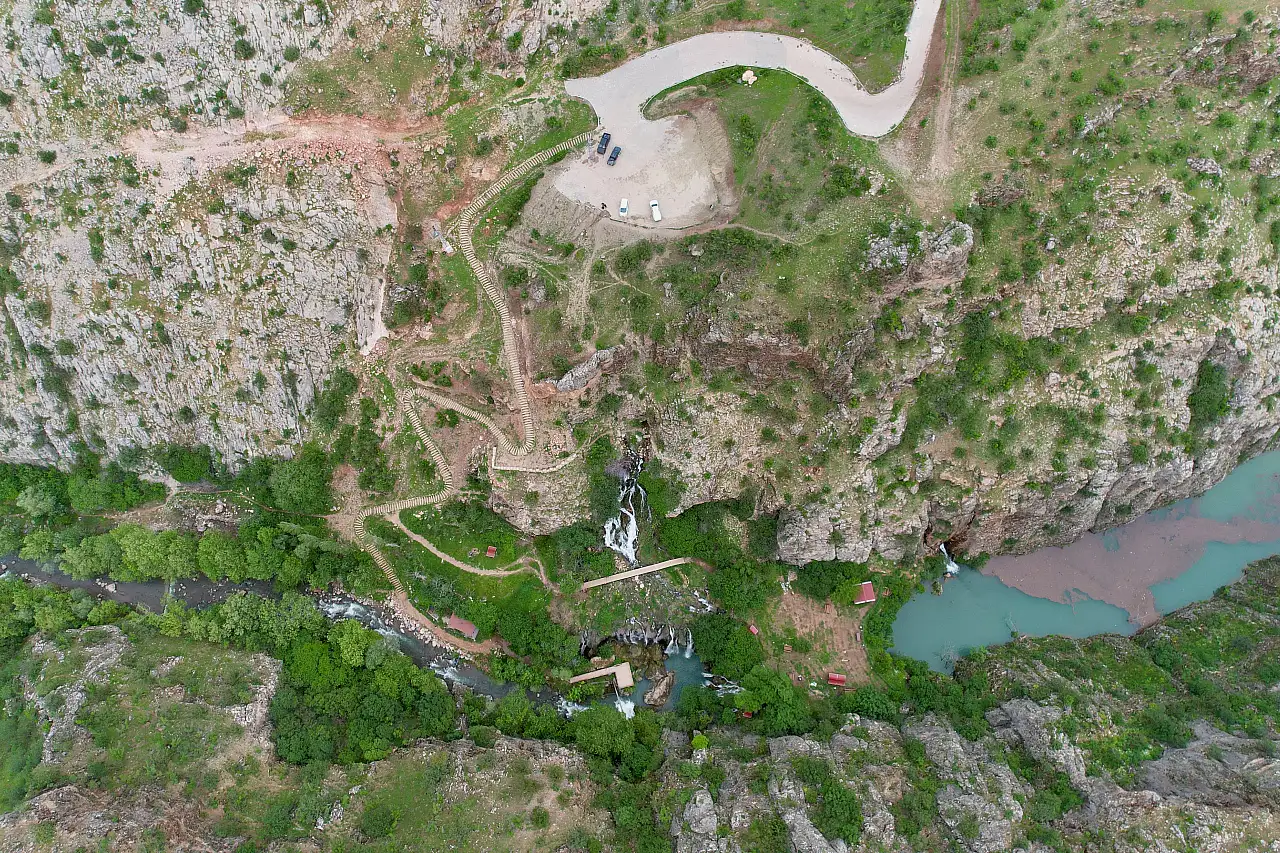 Yahyalı'da turizme yeni güç katacak proje: Şelaleye ulaşım kolaylaşacak!