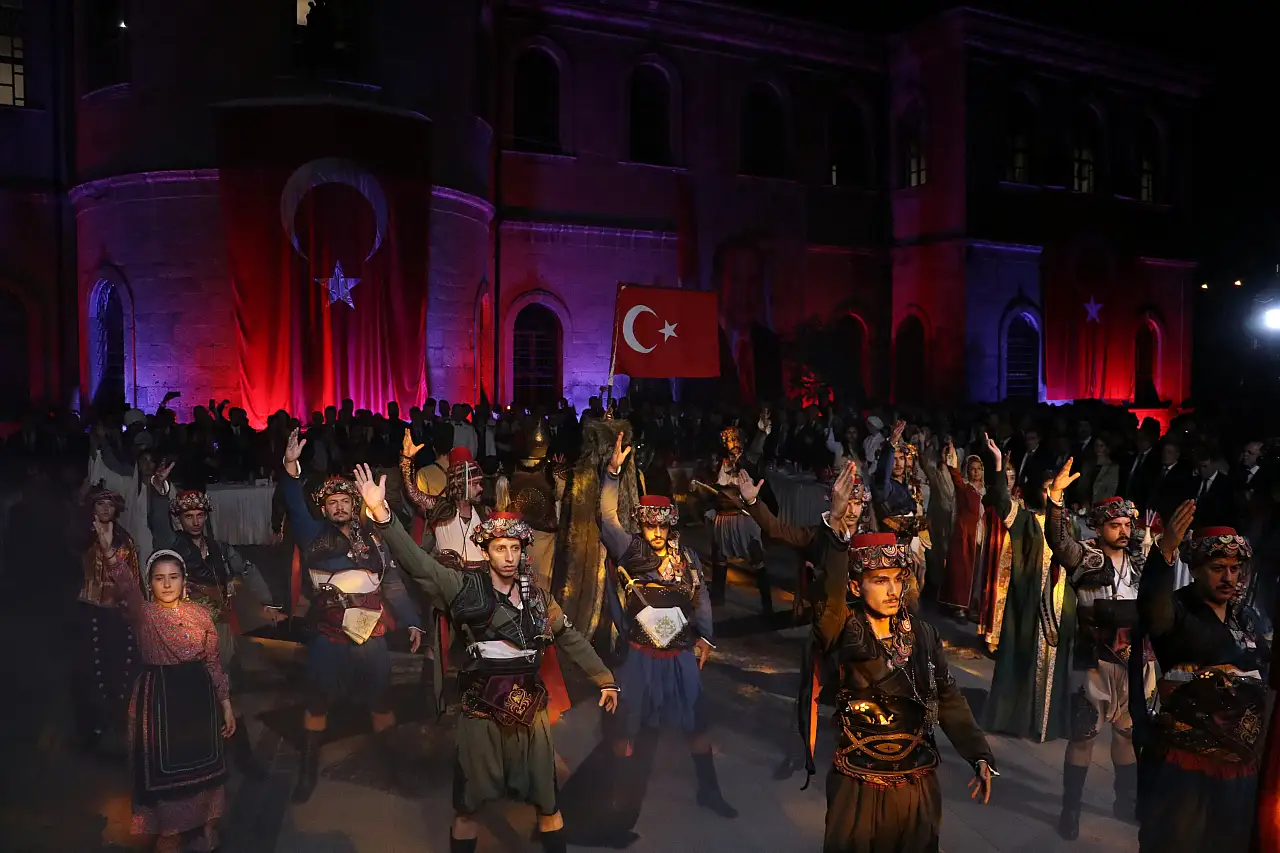 Vali Çiçek'in sözleri damga vurdu! Kayseri'de Zafer Bayramı coşkusu!