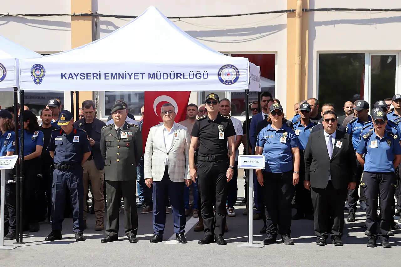 Kayseri'de görev yapan polis için tören düzenlendi! Oğlundan son veda