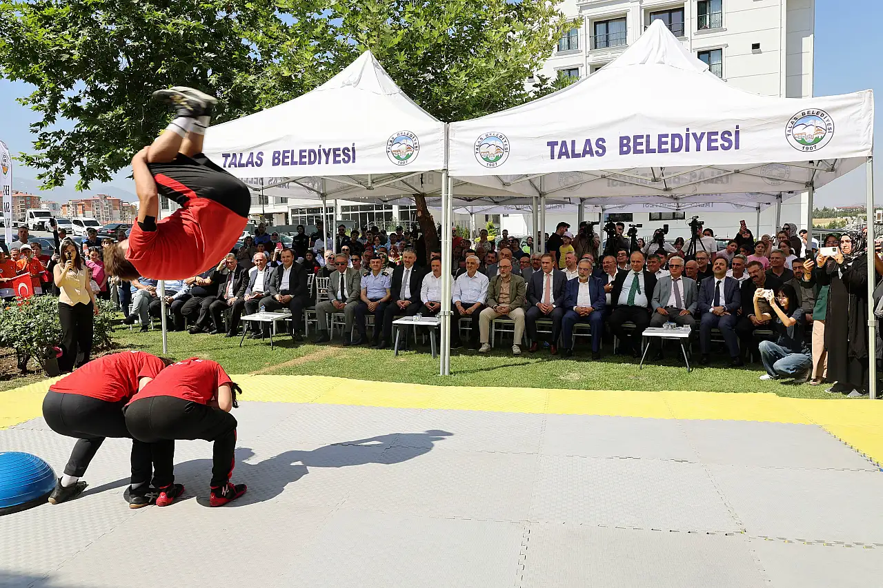 Vali'den açılışta Başkan Yalçın'a övgü yağdı!