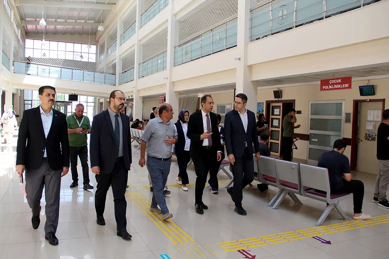 Erşan ve Özyalçın'dan sağlık çalışanlarına ziyaret