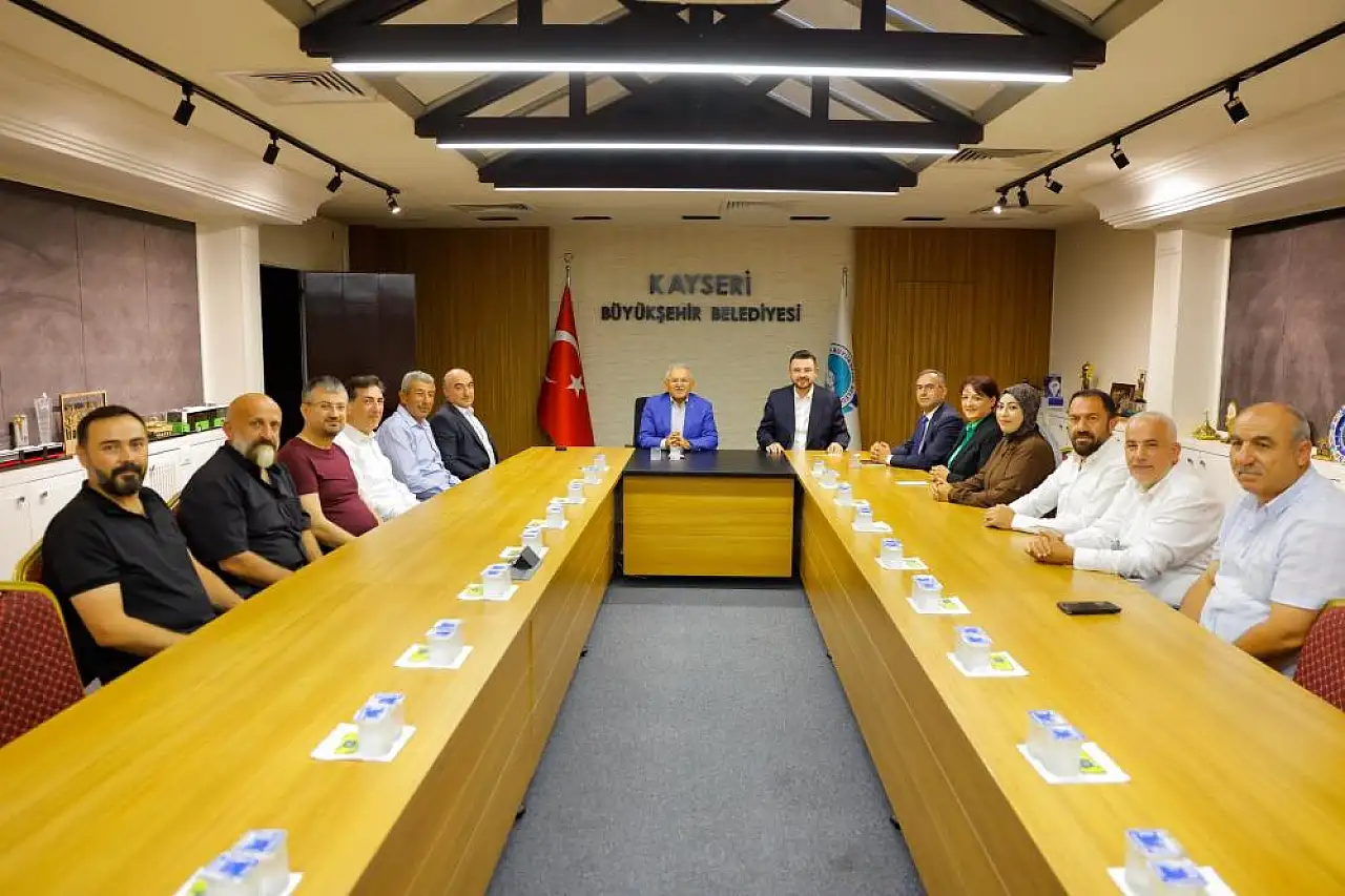 Kayseri'de dikkat çeken ziyaret trafiği: Başkan Büyükkılıç kimlerle görüştü?