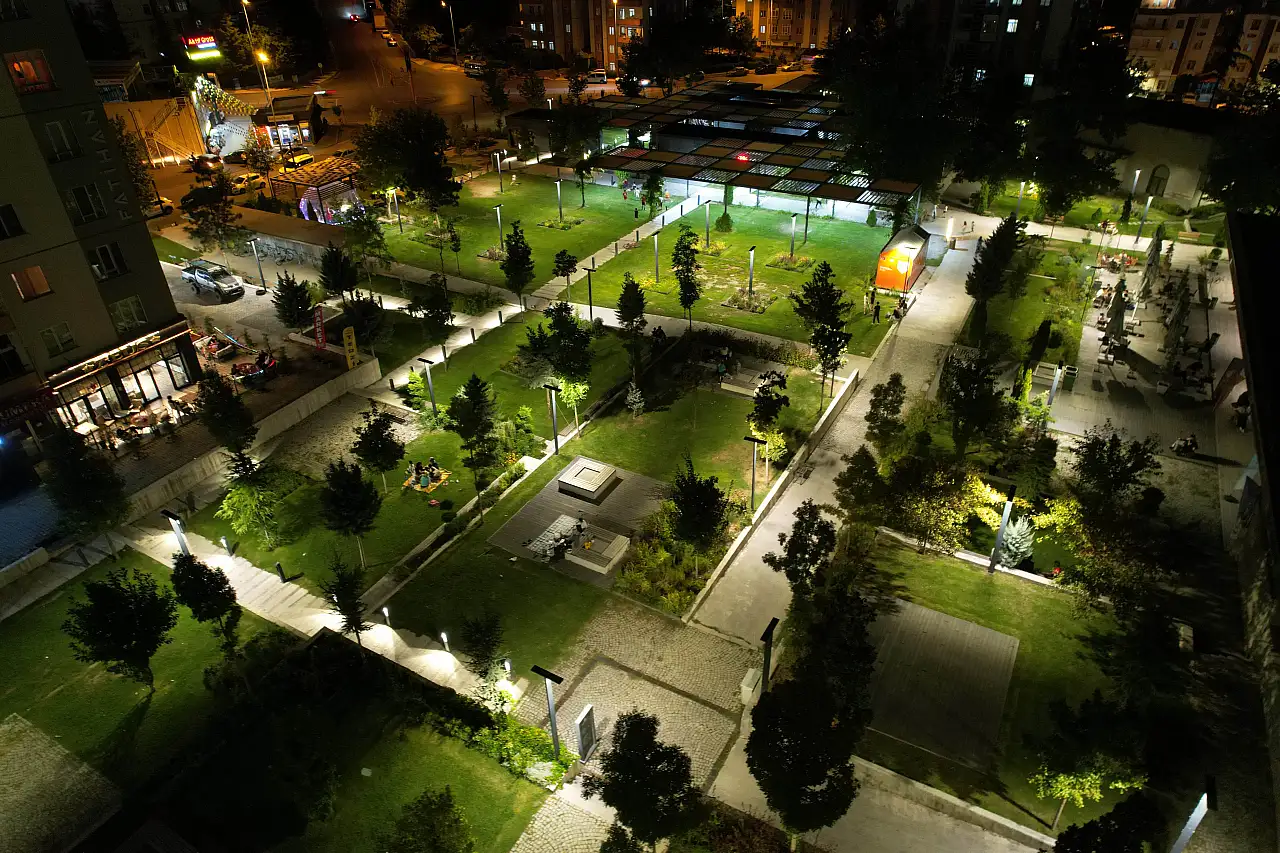 Mevlana Mahallesi'nde ışıklandırma yapıldı!