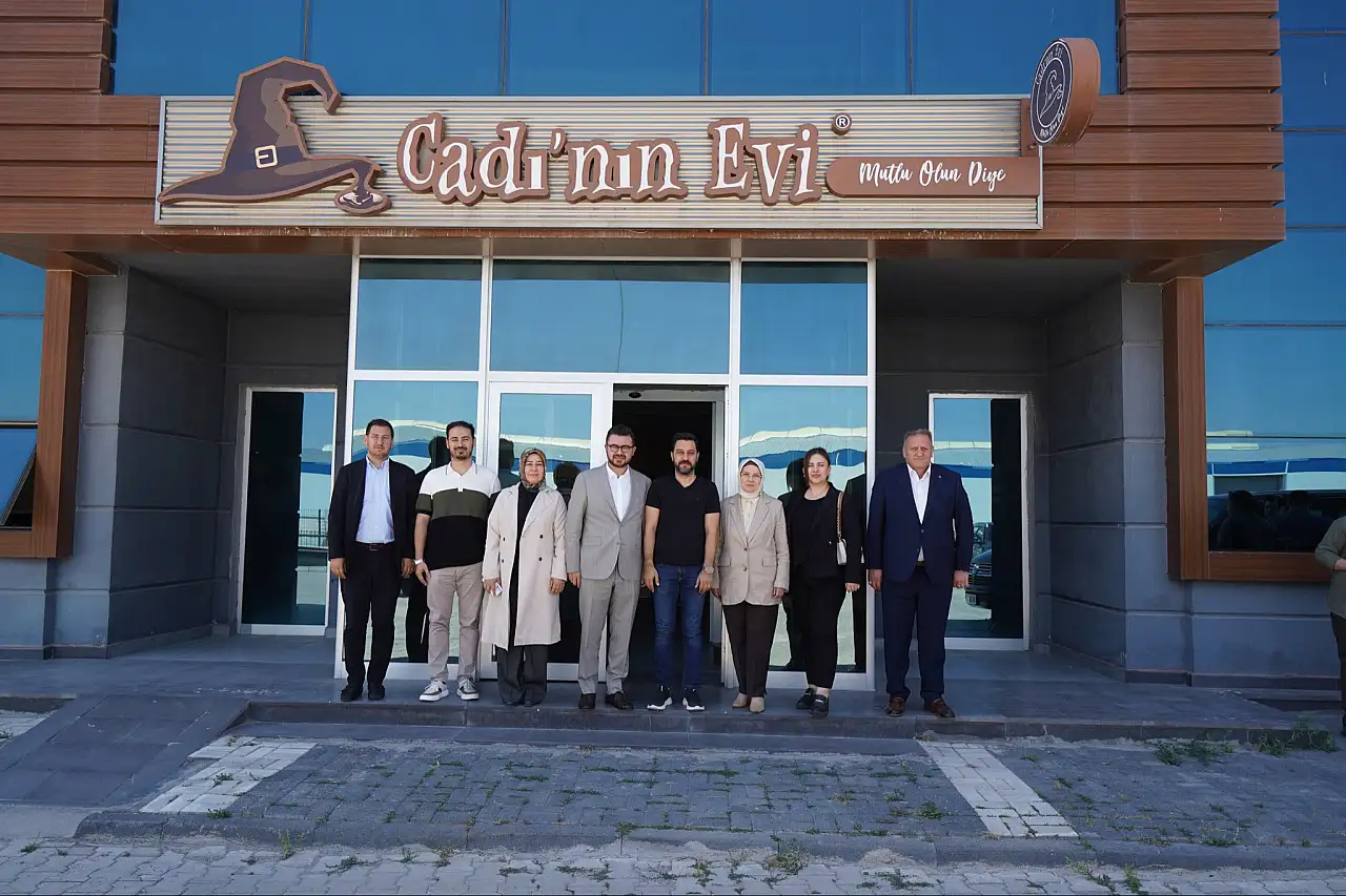 AK Partili isimlerin Kayseri'deki 'cadının evinde' ne işi var?