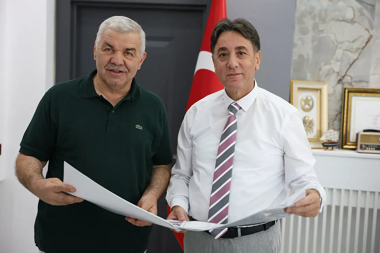 Kayseri Büyükşehir eski Belediye Başkanı Mustafa Çelik, Büyükkılıç'ın memleketinde pazar yaptı