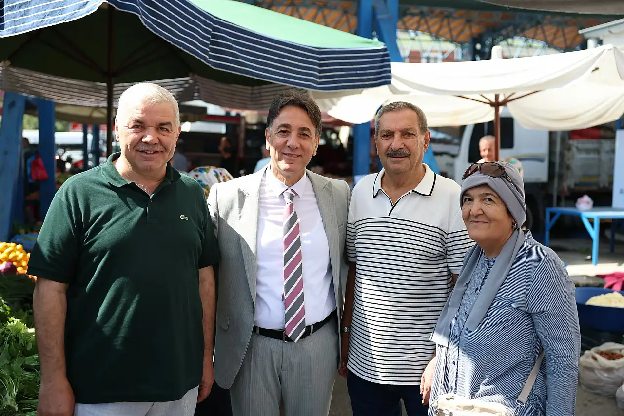 Kayseri Büyükşehir eski Belediye Başkanı Mustafa Çelik, Büyükkılıç'ın memleketinde pazar yaptı