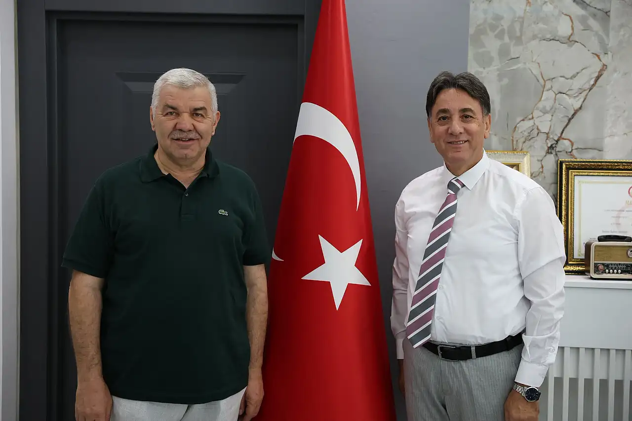 Kayseri Büyükşehir eski Belediye Başkanı Mustafa Çelik, Büyükkılıç'ın memleketinde pazar yaptı