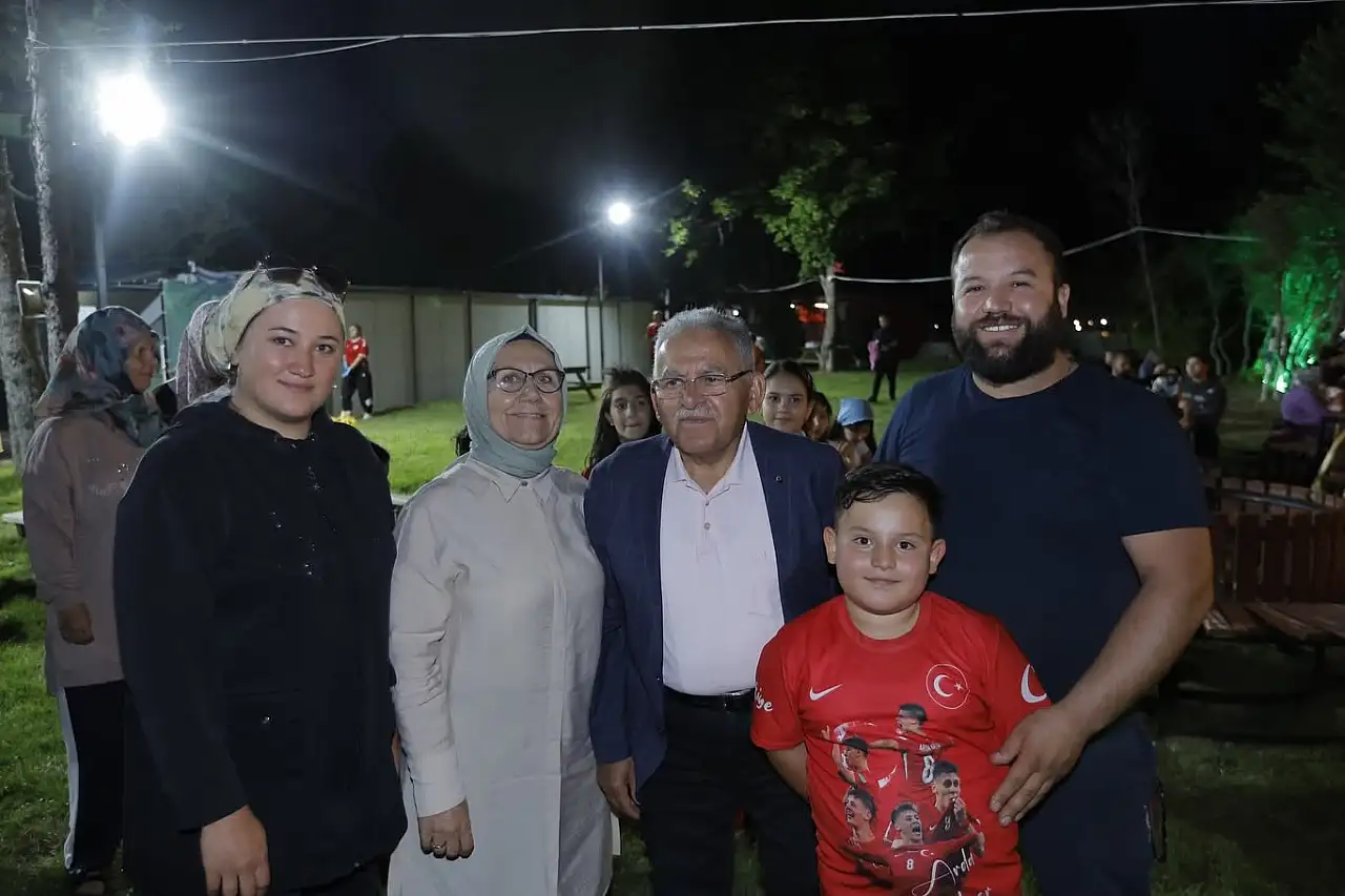 Büyükkılıç, Sarımsaklı Kampı'nda hemşehrileriyle bir araya geldi