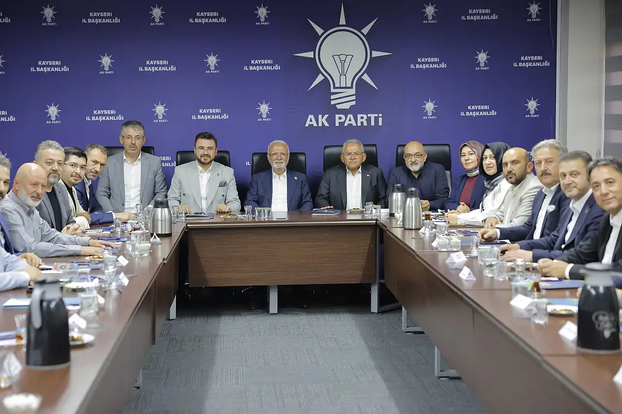 Elitaş: Gayretimizin teriyle ıslattık gömleklerimizi! Terimizi soğutmadan koşmaya devam