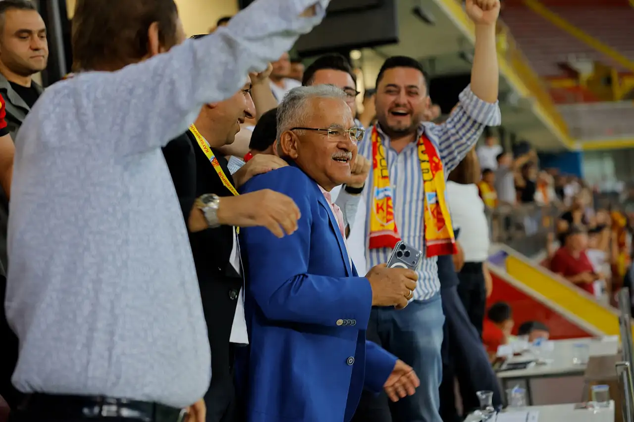 Kayseri protokolü sevinçten dört köşe oldu