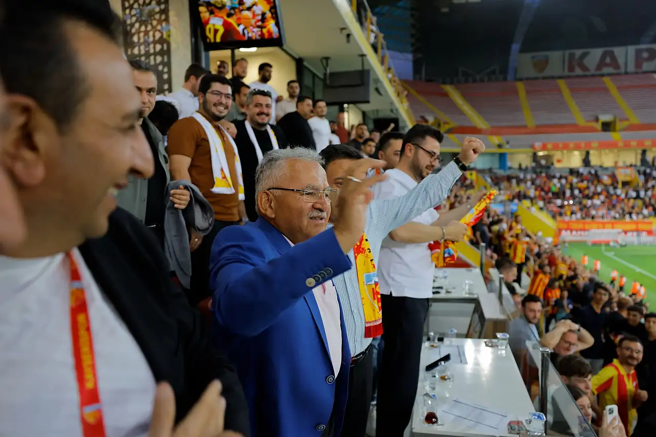 Kayseri protokolü sevinçten dört köşe oldu