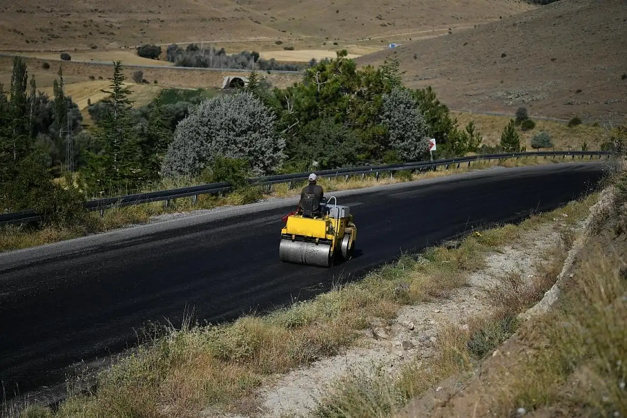 Kayseri'de şenlik yollarına bakım çalışması