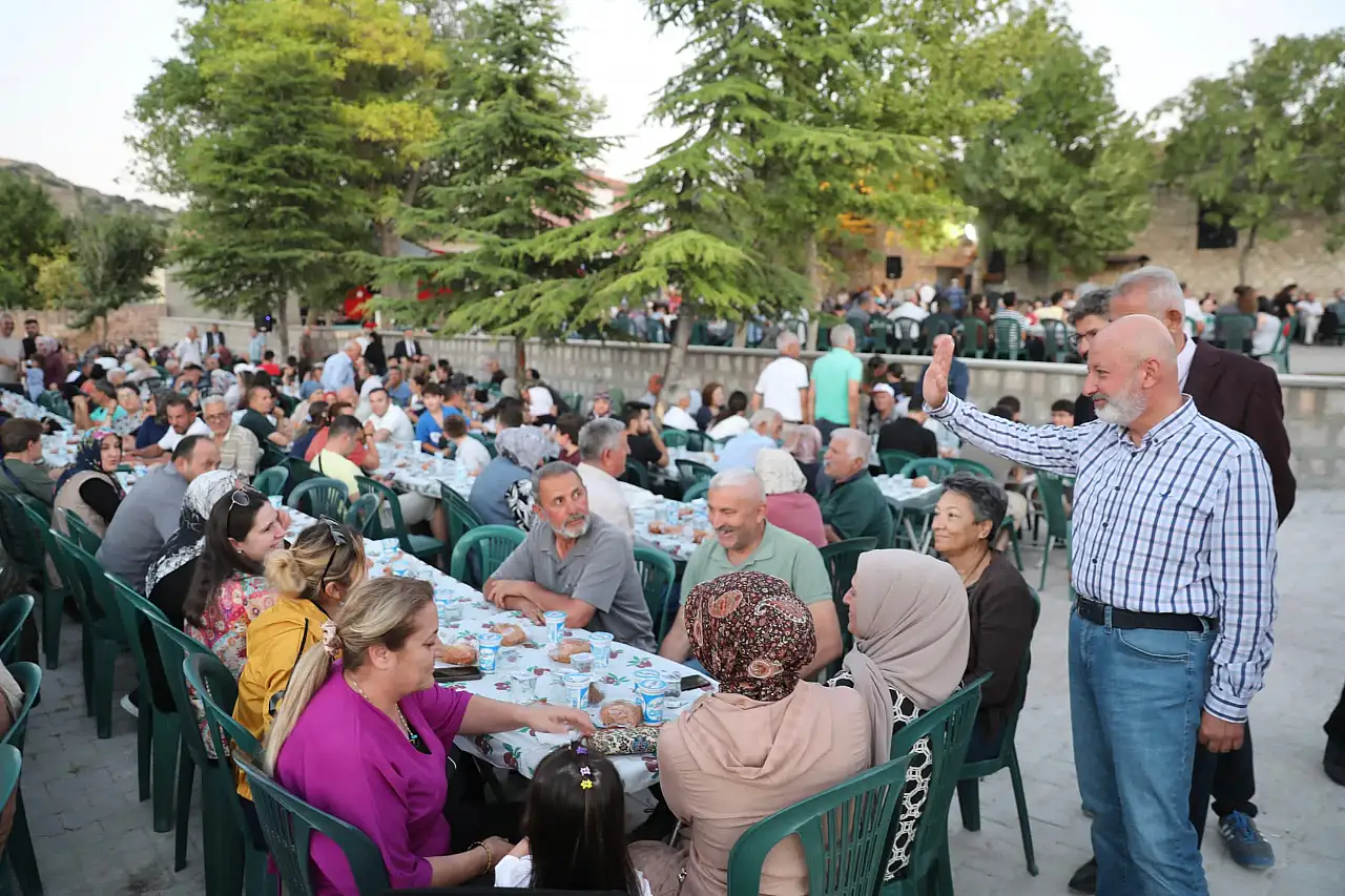 Kayseri'de etli pilav şenliği: Ücretsiz dağıtıldı