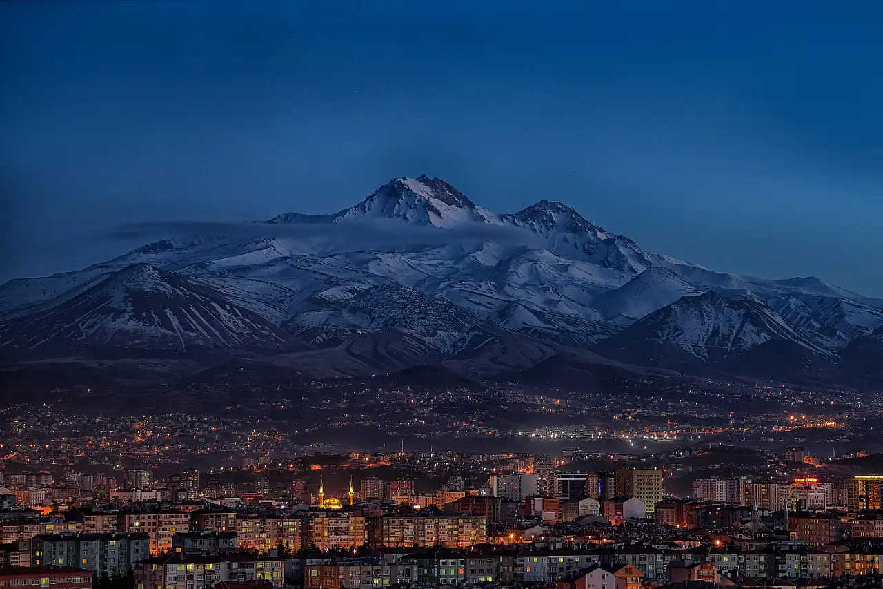 'Kayseri fayın kucağında' diyen Ünlü deprem uzmanı: Orada veya burada büyük bir deprem olacak!