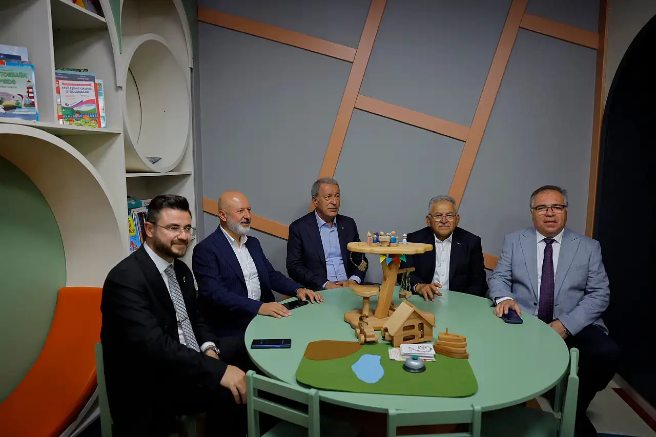 Kayseri'de yeni kütüphane kapılarını açtı!