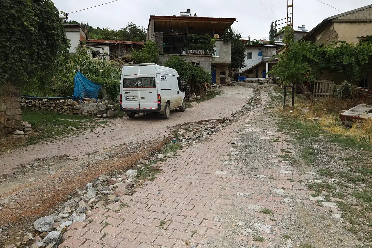 Hafta sonu yağışın vurduğu mahallede çalışmalar başladı!