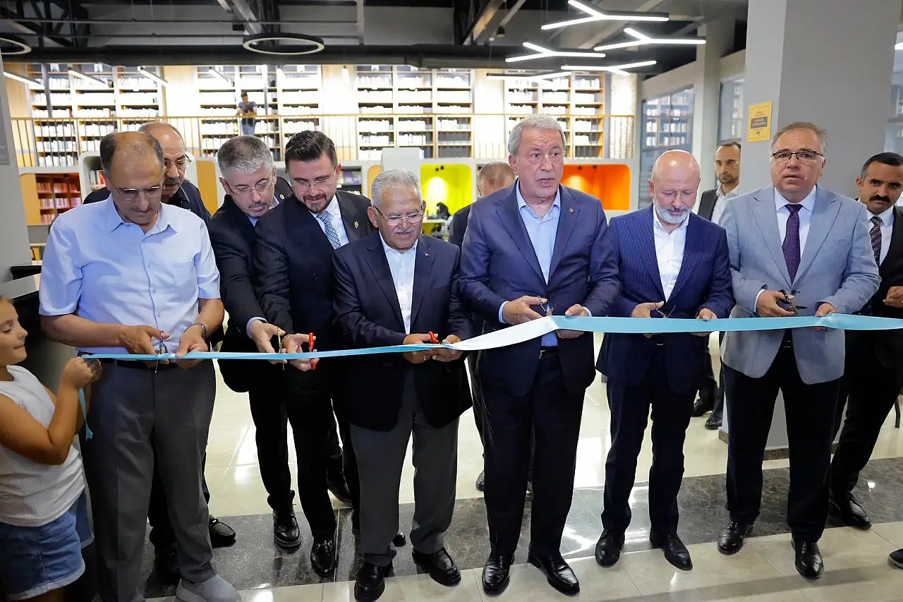 Kayseri'de yeni kütüphane kapılarını açtı!