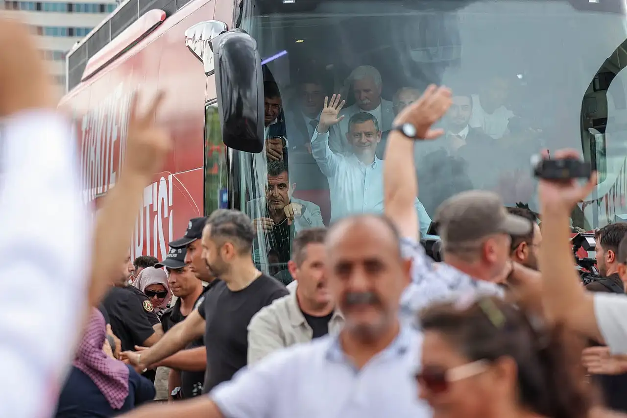 YENİ Parti Lideri Özgür Özel'in Kayseri ziyaretinde dikkat çeken işaret!