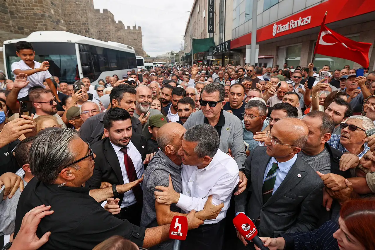 YENİ Parti Lideri Özgür Özel'in Kayseri'de çok istediği şeyi yapamadı!