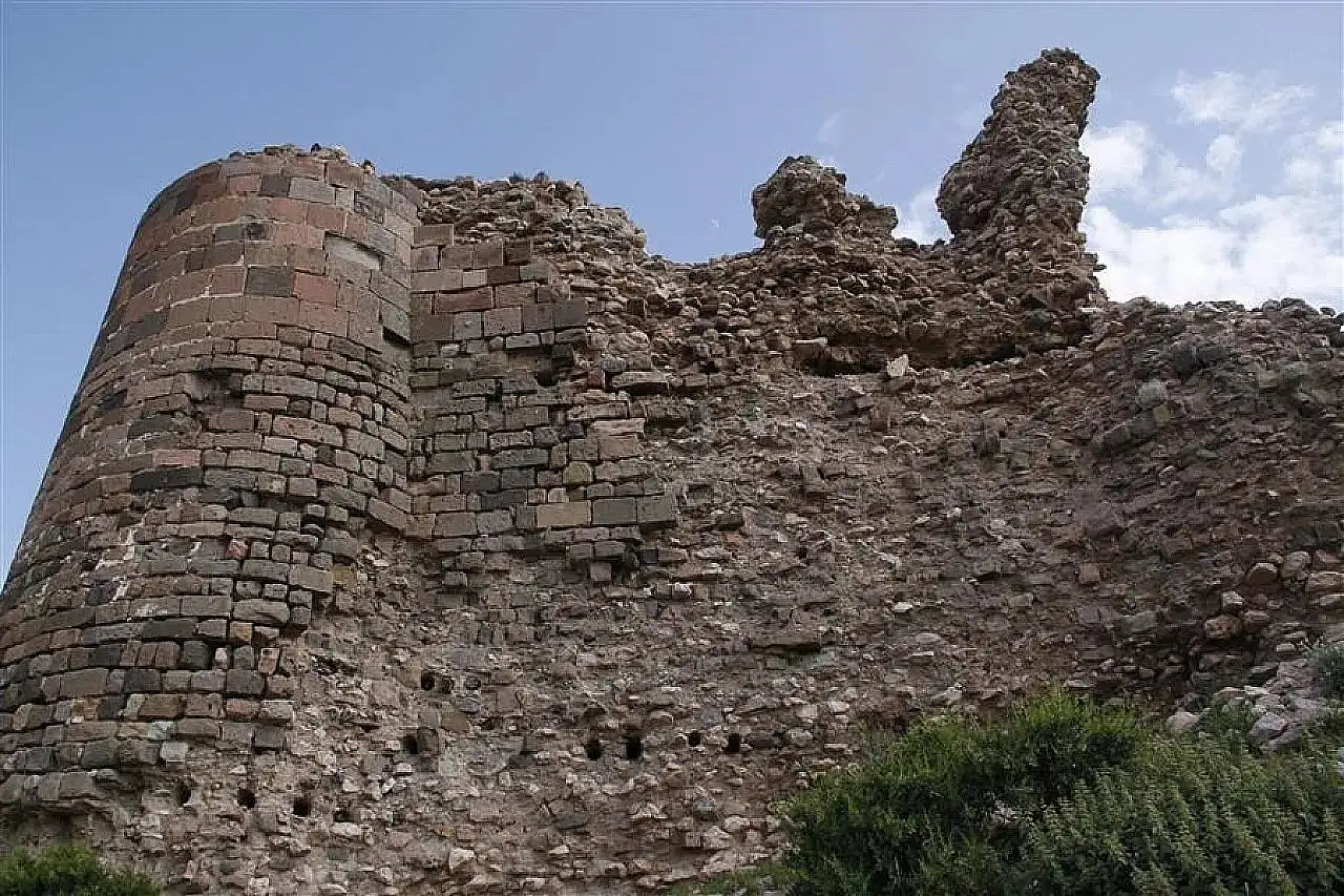 Kayseri'de 10 asırlık kale: Yalnızca kuşlar uçabiliyor