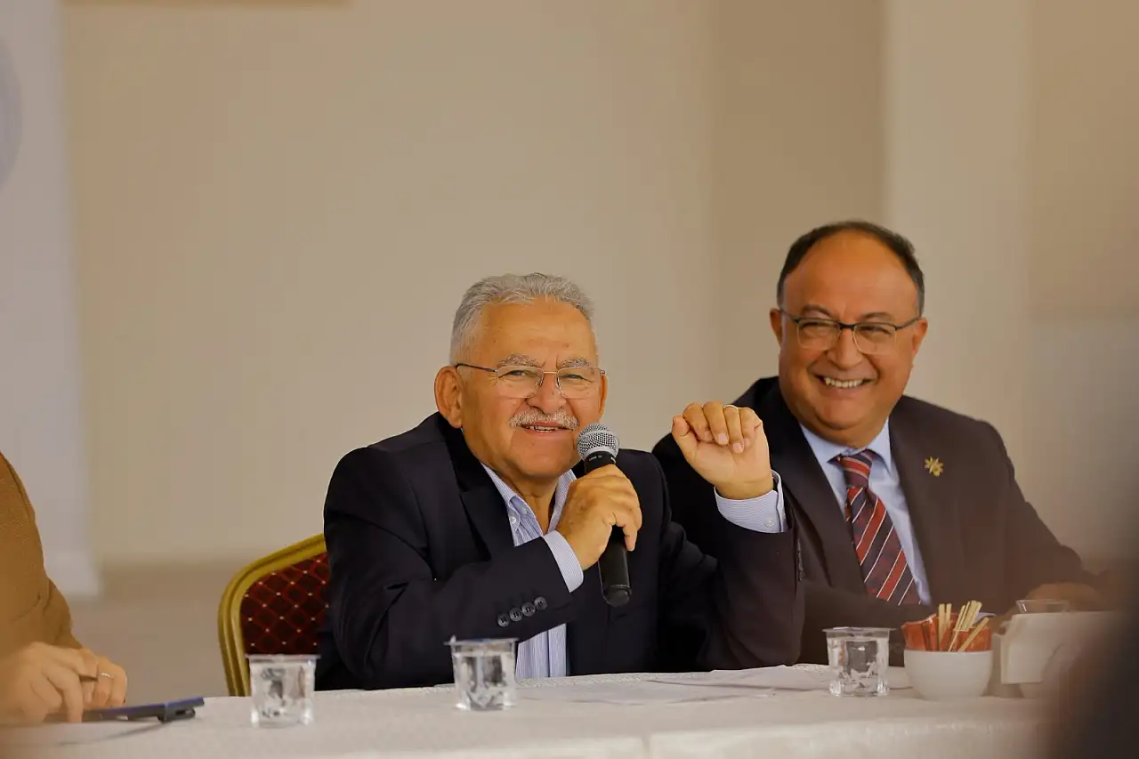 Büyükkılıç Tomarza'da muhtarları dinledi: Mahallelerin talepleri masada!