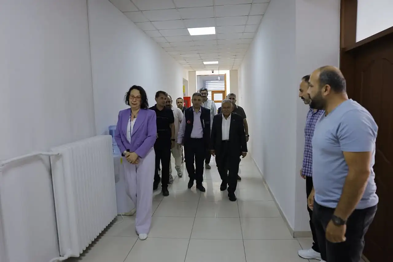 Başkan Büyükkılıç Kayseri Devlet Tiyatrosu'nu ziyaret etti!