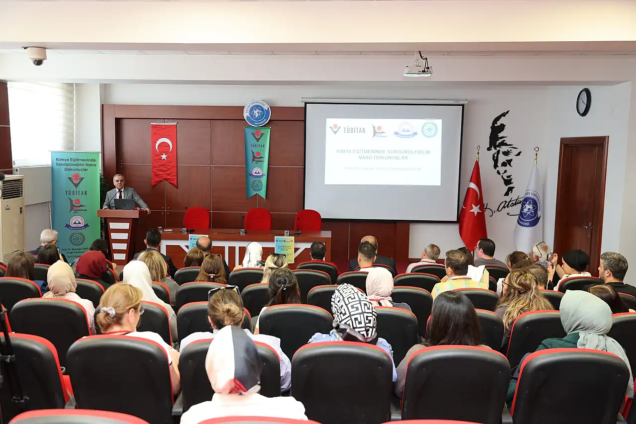 Kimya eğitiminde yeni dönem! 14 ilden öğretmenler Erciyes'te buluştu