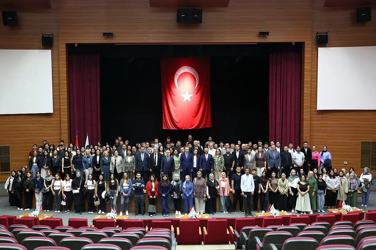KAYÜ Rektörü Karamustafa: Üniversite sadece meslek eğitimi değildir