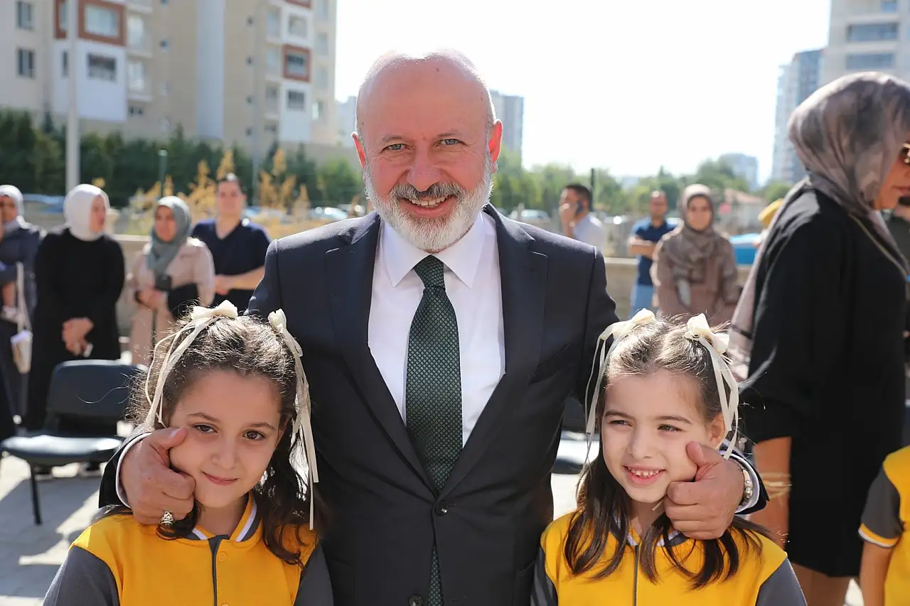Kayseri'de yeni eğitim yılının ilk zili çaldı! 'İnsanlığın kapısını açıyoruz'