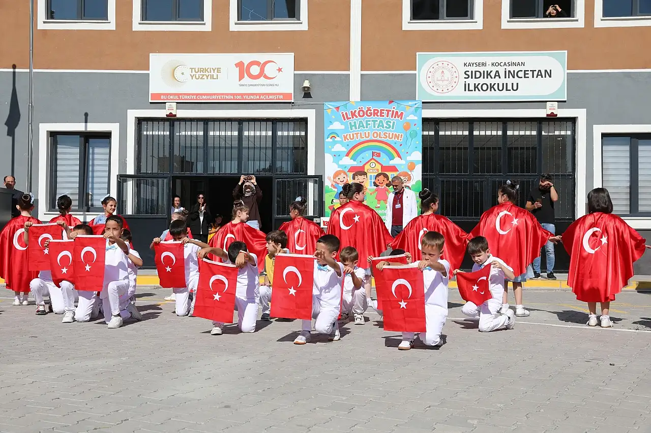 Kayseri'de yeni eğitim yılının ilk zili çaldı! 'İnsanlığın kapısını açıyoruz'