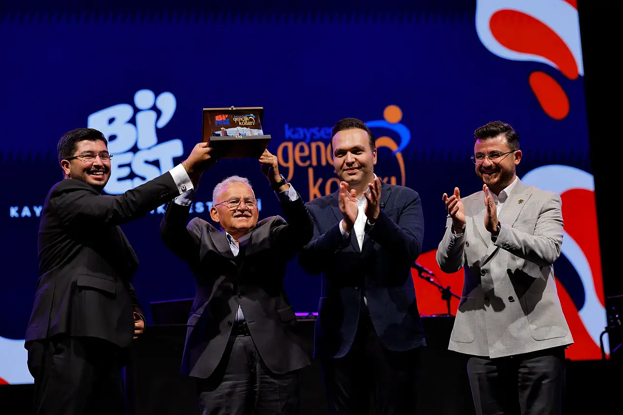 Kayseri'de gençlik buluşması! Bİ'Fest'te renkli görüntüler
