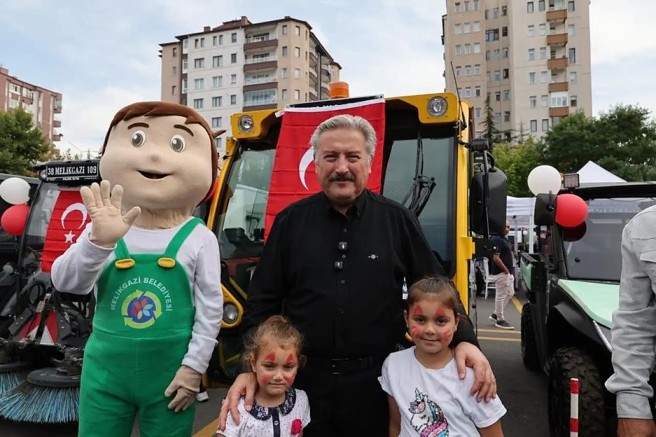 Melikgazi Belediyesi yeni araçlarını renkli bir şenlikle tanıttı